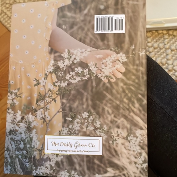 NWT The Daily Grace Co. “Preaching the Gospel to Yourself” Christian Study Book - Picture 4 of 9